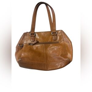 Chic Tan Leather Shoulder Bag